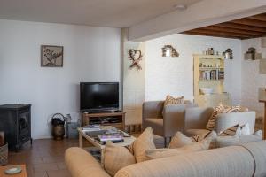 Rose Barn - Adorable country home with private pool