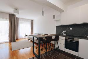 Status-M Apartments 102