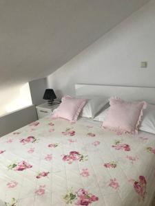 Gallery for two, near the beach and the center of Jelsa