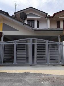 The Pigeon Alor Akar Guest House