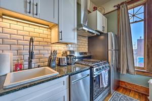 Walk to Shops and Restaurants Dtwn Laramie Condo!