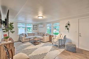 2-Acre Farmhouse in Redmond w Deck & Grill!