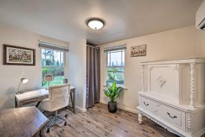 2-Acre Farmhouse in Redmond w Deck & Grill!