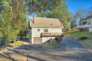 Modern Groveland Chalet about 25 Mi to Yosemite!