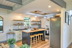 Modern Groveland Chalet about 25 Mi to Yosemite!