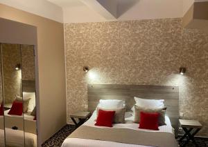 Hotels Hotel des Augustins : photos des chambres