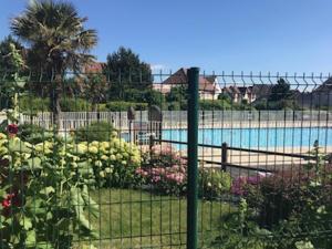 Maisons de vacances La Dunette Port Guillaume - Cabourg -piscine et mer a pied : photos des chambres