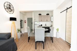 "El Farolito Apartment"