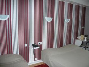 Hotels Hotel - Restaurant Saint Jacques : photos des chambres