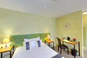 Hotels Hotel du Mas : Chambre Quadruple