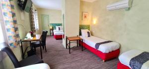 Hotels Hotel du Mas : Chambre Quintuple