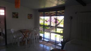 Bangalô completo, amplo, funcional e confortável.