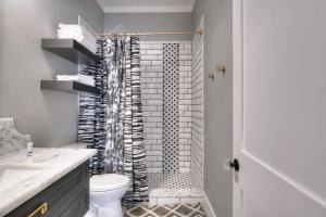 The Palms Coastal Chic Suite Near Cruise Port Beach and Downtown with Free Bikes