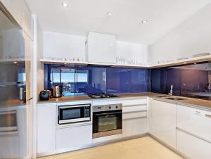 Circle on Cavill - Hosted by Coastal Letting Co.