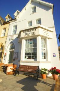 Morrisy House hotel, 
Blackpool, United Kingdom.
The photo picture quality can be
variable. We apologize if the
quality is of an unacceptable
level.