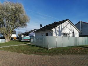 Salzhaff StrandHaeuser mit Kamin u