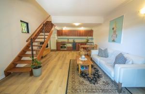 MARGARET FOREST RETREAT Apartment 129 - Located within Margaret Forest, in the heart of the town centre of Margaret River, spa apartment!