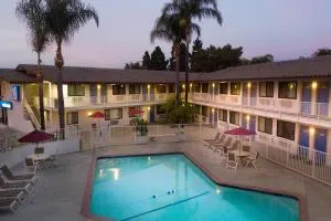 卡马里奥6号汽车旅馆 - 怀尼米港