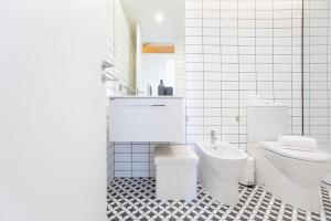 Modern 2BR Duplex Downtown by Art District by LovelyStay