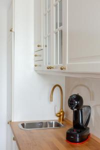 Apartament przy Placu Zamkowym by Noclegi Renters