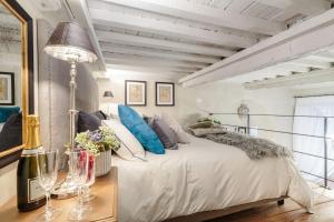 Paolo Guinigi, Elegant Apartment Suite, Masterful Interior inside the Walls of Lucca