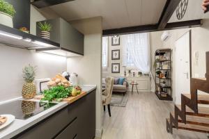 Paolo Guinigi, Elegant Apartment Suite, Masterful Interior inside the Walls of Lucca