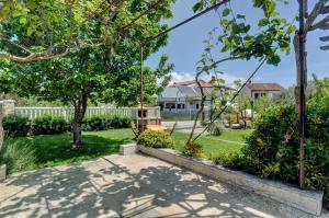 Adriatic apartment Nada with garden