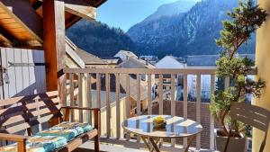 Appartements Yellow Home-by So'SerenityHome-balcon vue montagne-mezzanine : photos des chambres