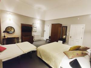 Triple Room room in Blue Bells Hotel