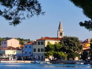 Adriatic apartment Nada with garden