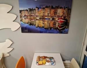 Hotels Premiere Classe Honfleur : photos des chambres