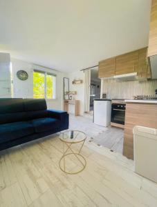 Appartements Apptment Cosy avec Terrasse et Parking Proche RER : Appartement 1 Chambre