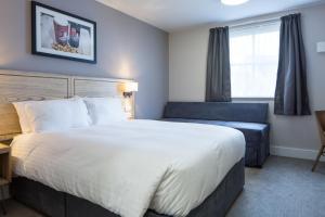 The Raven’s Cliff Lodge by Marstons Inns