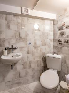 Top Center Vintage Sofia Condo