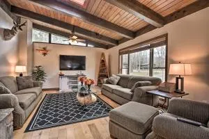Indian Lake Retreat with Wet Bar and Covered Deck - Stoystown
