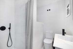 WHome Modern Alfama Explore Lisbon w Comfort & Style