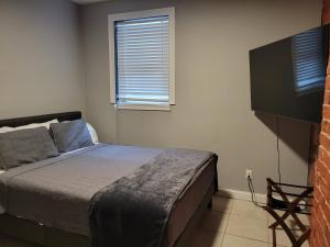 Spacious Industrial split level with a Balcony