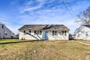 House with Pellet Smoker and Grill, 1 Mi to Lake! - 贝尔马尔