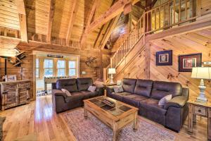 4 Mi to Sugar Mtn: Rocky Creek Cabin w Hot Tub