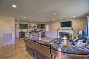 Cozy Bristol Home with Yard about 1 Mile to Downtown! - Бристол