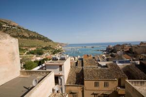Sicilia Ovest - Domus Mariae Charming Apartments with Balcony