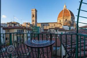 Three-Bedroom Apartment room in Firenze Rentals Corso 12