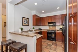 Desert Getaway - La Quinta Legacy Villas Resort - 12 Resort Pools