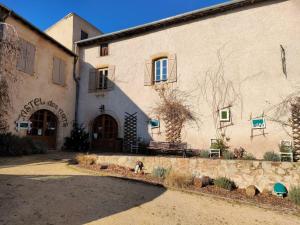 Maisons de vacances Gite Saint-Haon-le-Chatel, 3 pieces, 6 personnes - FR-1-496-254 : Maison de Vacances (6 Adultes)