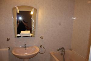 Hotels Hotel Restaurant La Camargue : photos des chambres