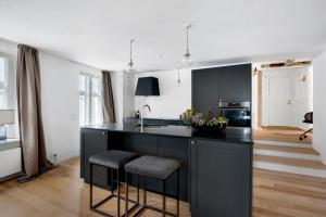 Regent 7 - Large 3 Bdr Apt with Balcony in City Centre