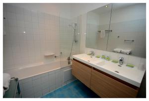 Hotels Le Relais Du Lac : photos des chambres