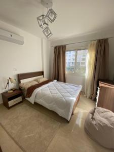 Madinaty Well-furnished 3- Bedroom apartment - شقة فندقيه للايجار مدينتي