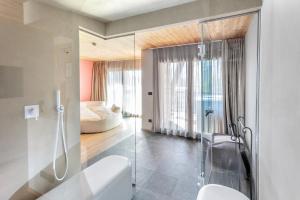 Deluxe Suite with Spa Bath