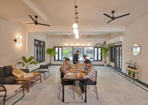 Poshtel VNS